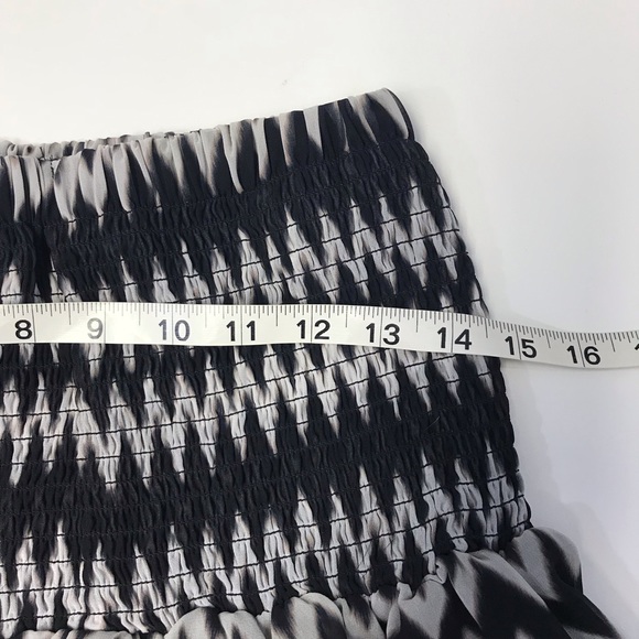 NWOT [H&M] Tiered B&W Chevron Skirt - Picture 3 of 8